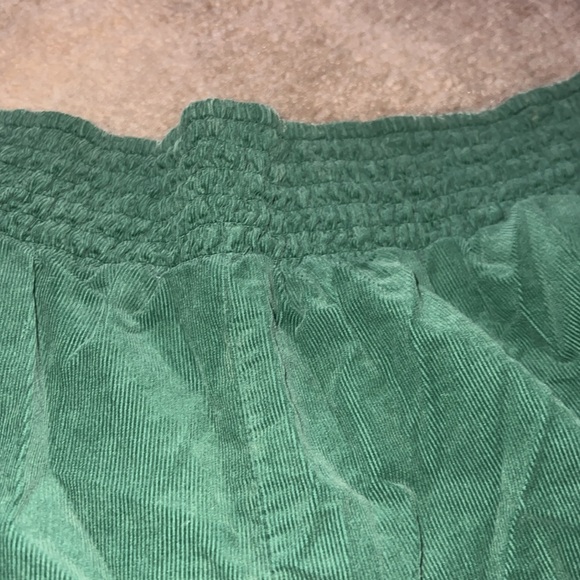 Green shorts - Picture 2 of 2